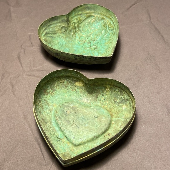 Heart Shaped Brass Trinket Box with Verdigris Patina - Picture 4 of 8